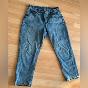 GUC Old Navy straight leg button fly jeans